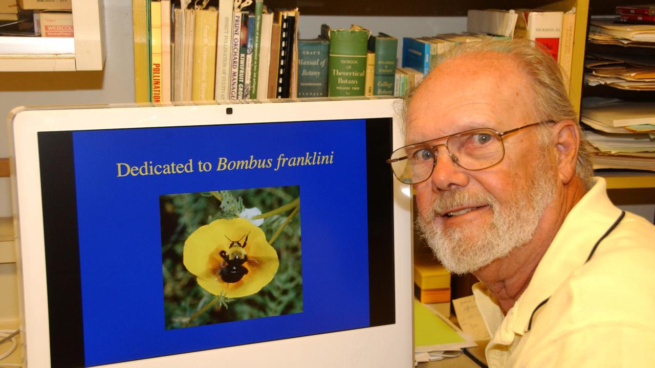 Robbin Thorp and the image he took of Franklin's bumble bee near Mt. Ashland. (Archived image taken Oct. 15, 2007 by Kathy Keatley Garvey) 