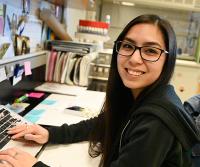 Christine Tabuloc working in the Chiu lab